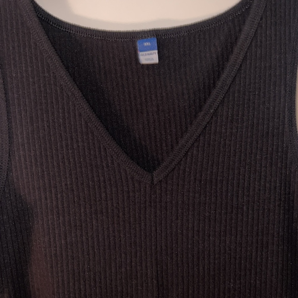 Rib-Knit V-Neck Tank Top - Picture 4 of 5
